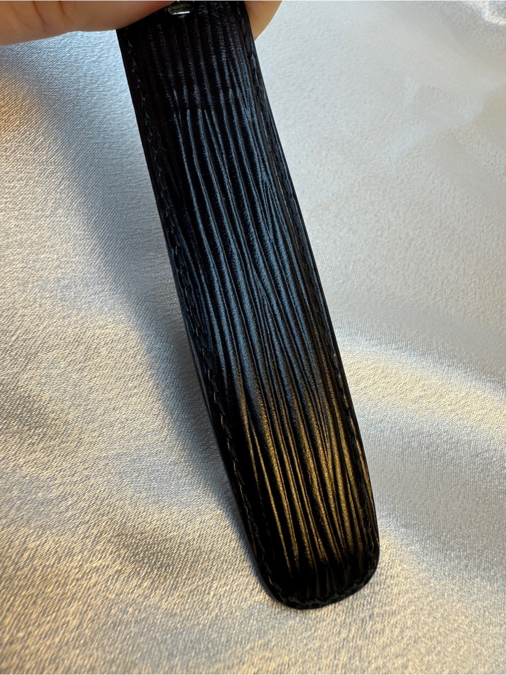 Louis Vuitton Black EPI Leather Belt w/ Gold Buckle (Signature Hardware) 85/34 - Picture 15 of 16